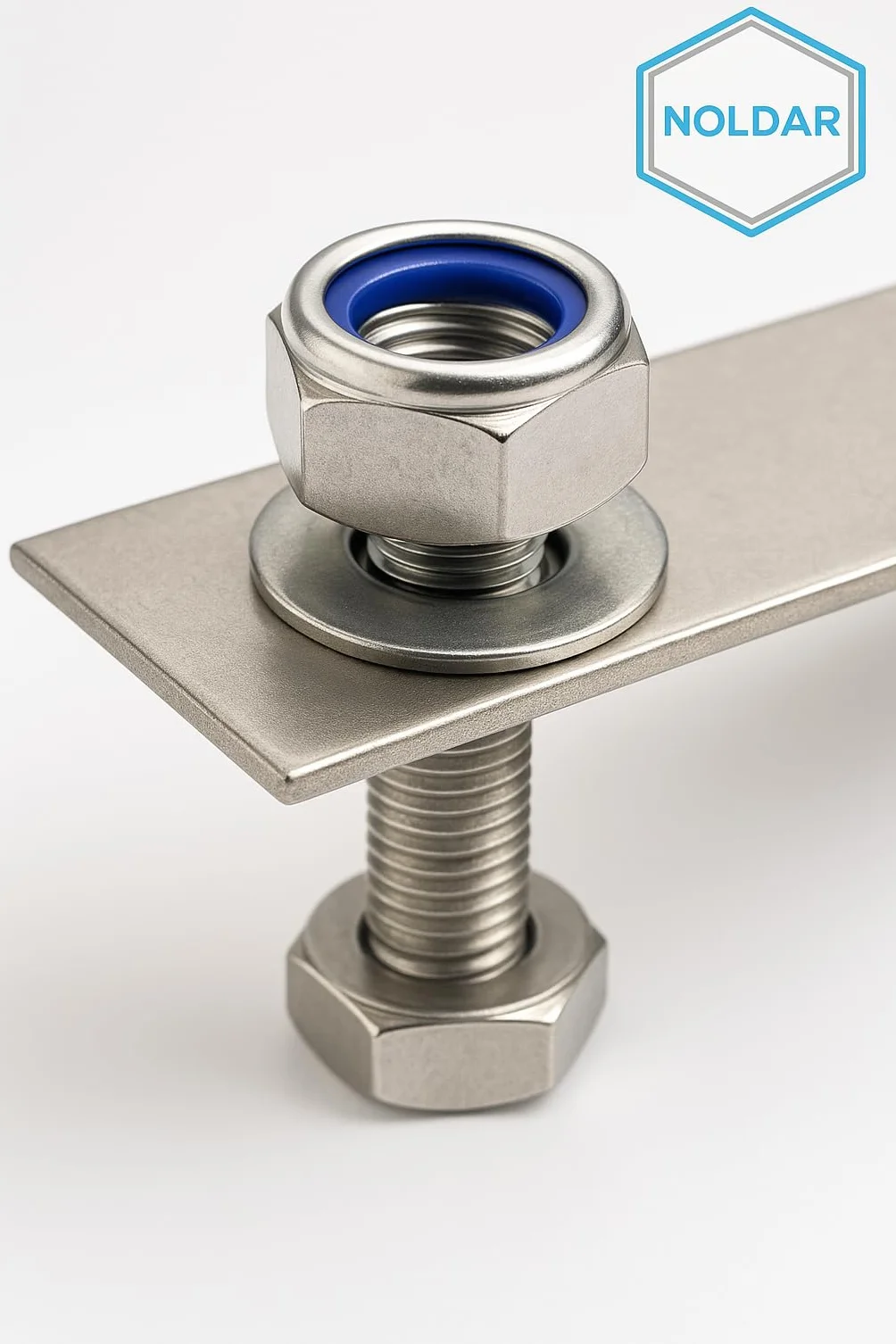 Dadi esagonali autobloccanti DIN 985 M8 A2 acciaio inox AISI 304 con rondelle piane DIN 125