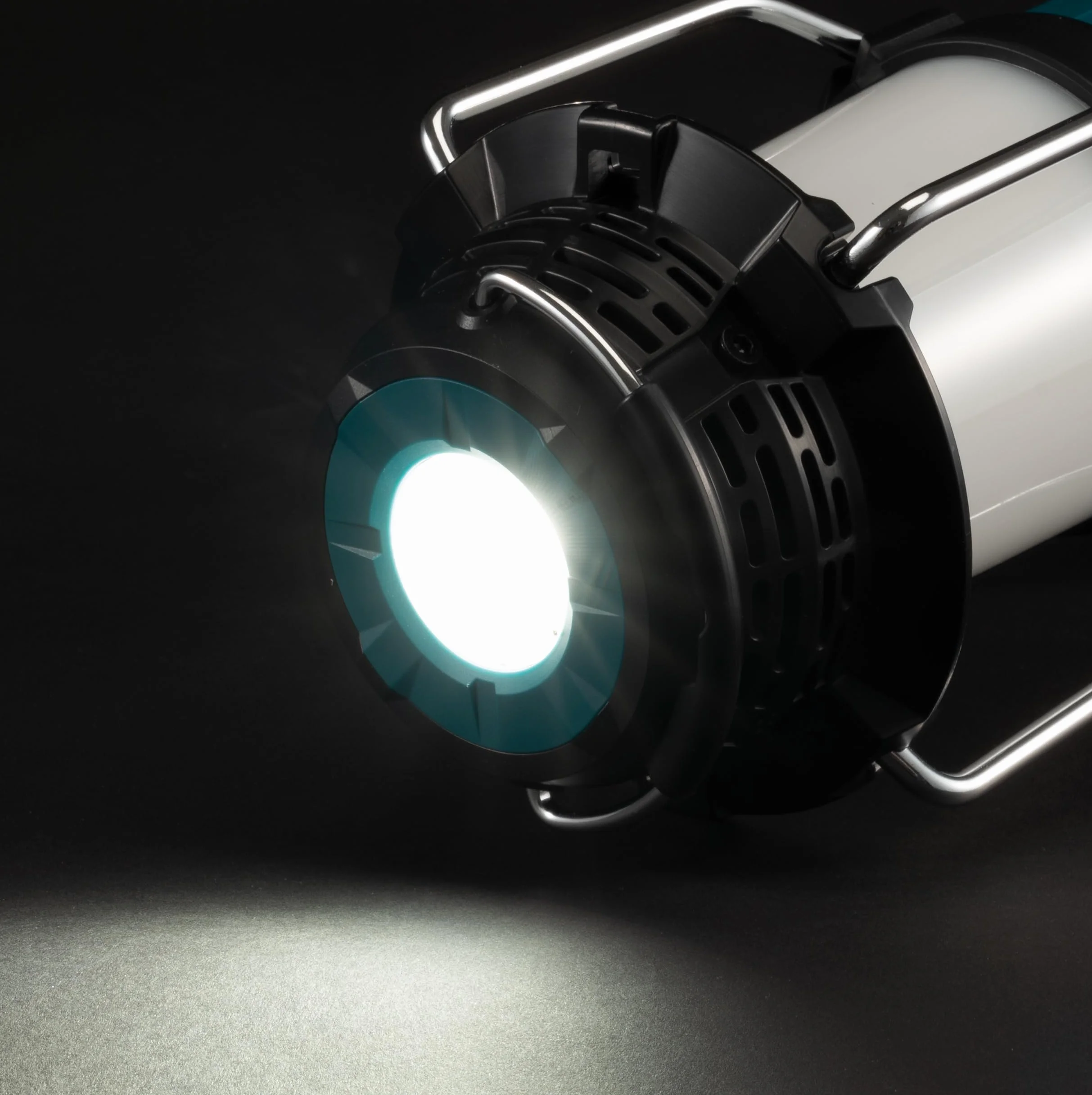 Makita MR009GZ 40V Max XGT Radio Lanterna