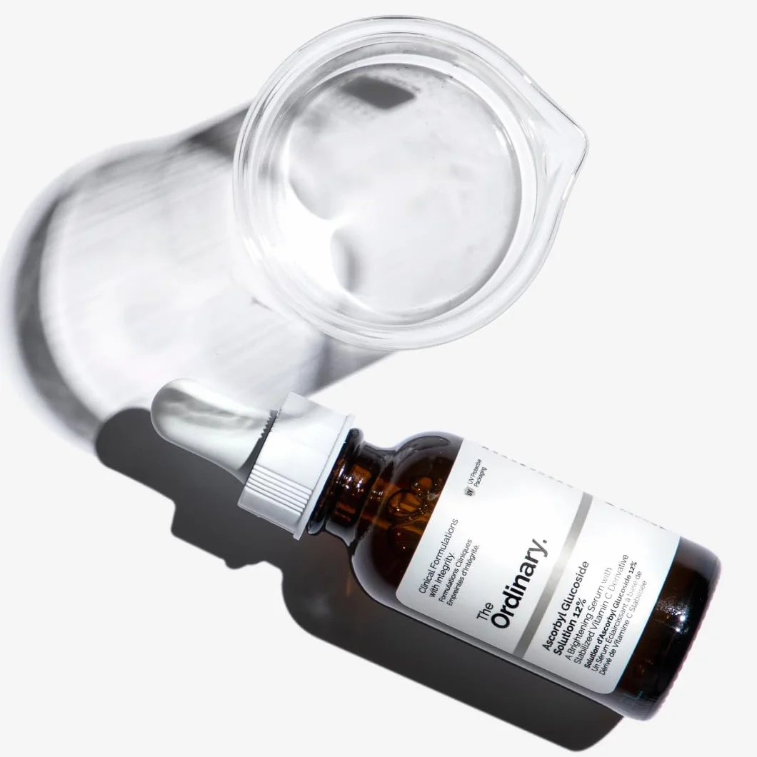The Ordinary Ascorbyl Glucoside Solution 12%, Siero alla vitamina C illuminante per uniformare il tono della pelle e fornire protezione antiossidante, 30ml