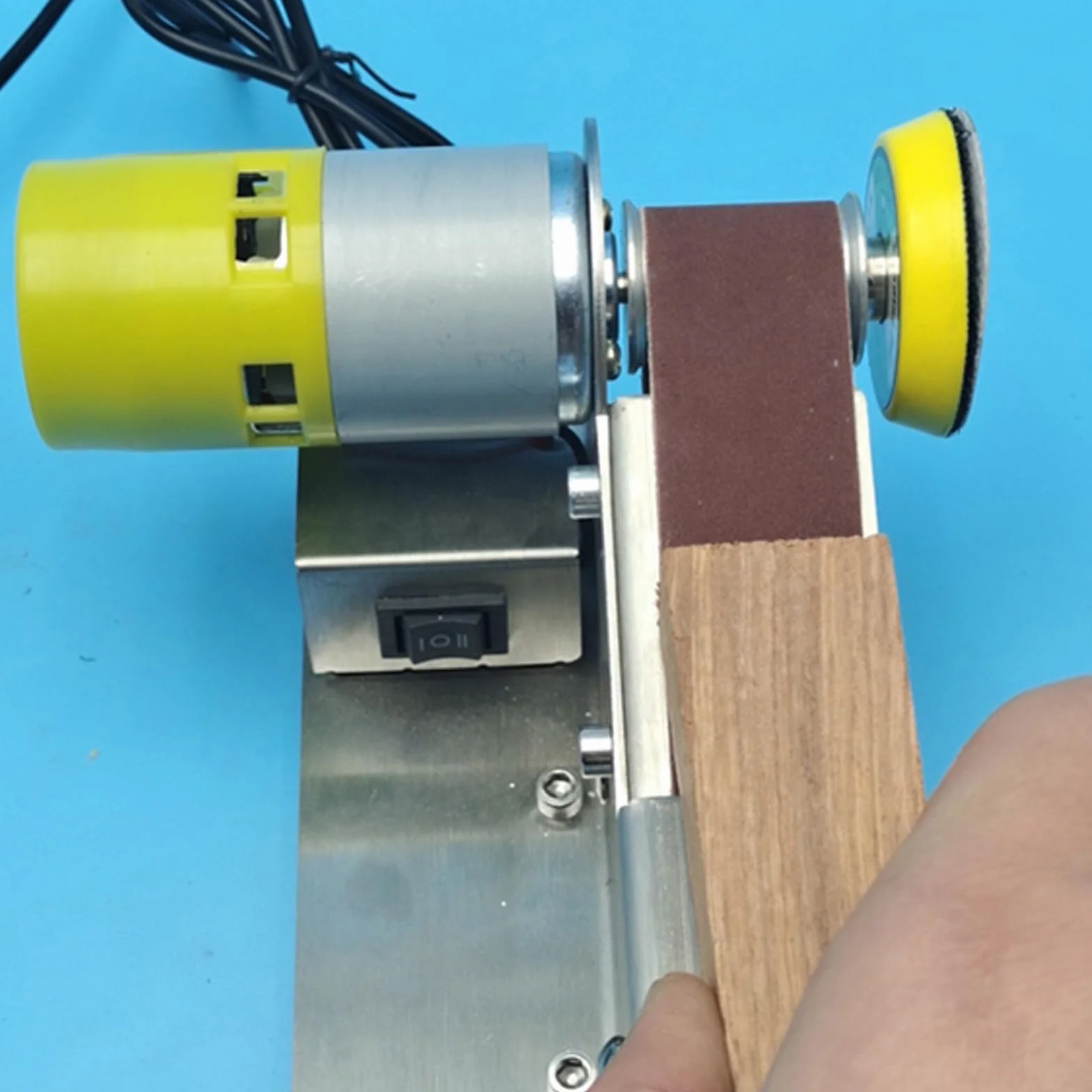 Mini Levigatrice a Nastro 7 Velocità Smerigliatrice Elettrica per Metallo Legno Affilare Regolabile 1°-45°
