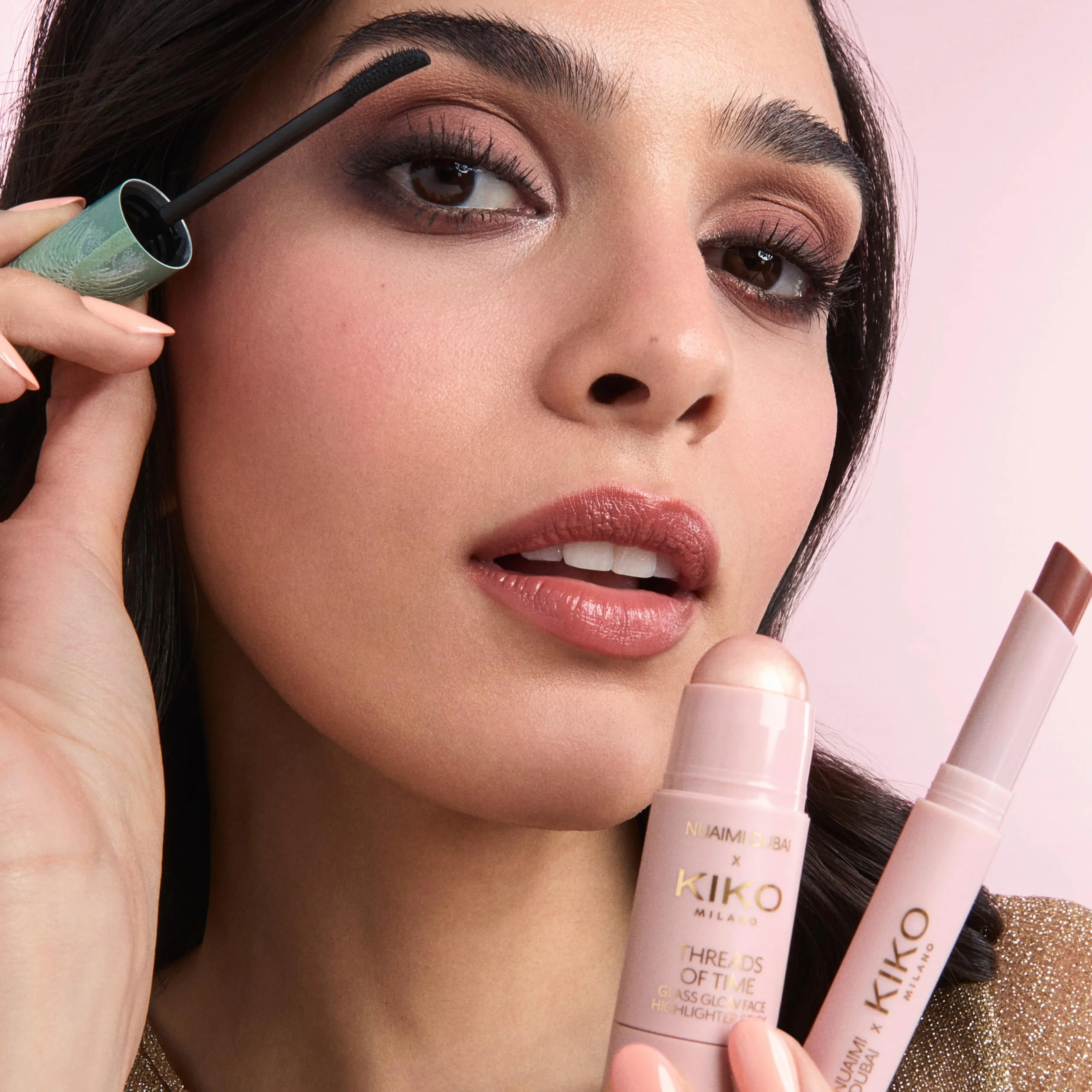 KIKO Milano Threads Of Time Glass Glow Icons Make Up Kit, Gift Set Makeup: Illuminante In Stick, Cera Per Sopracciglia E Gloss In Stick