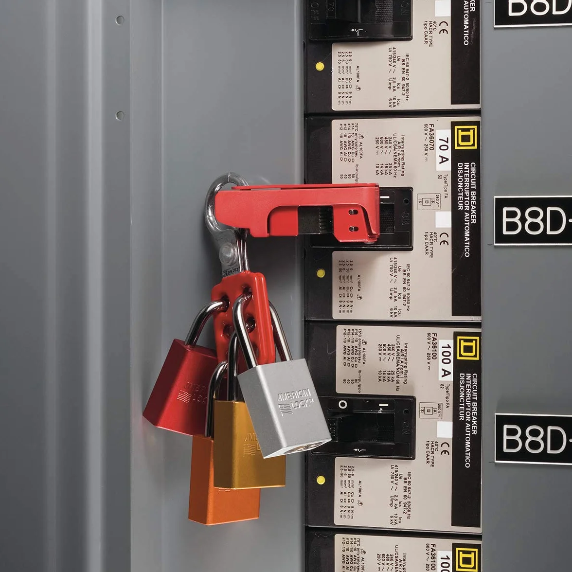 Master Lock 421 Lockout Hasp rosso e argento 12.2 x 6 x 0.6 cm