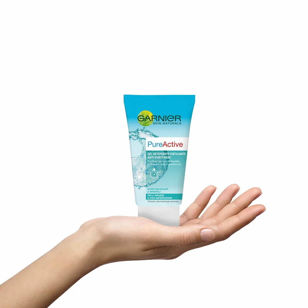 Garnier Pure Active Gel Detergente Esfoliante Anti-Punti Neri per Pelli Grasse o con Imperfezioni, 150 ml (L'imballaggio può variare)
