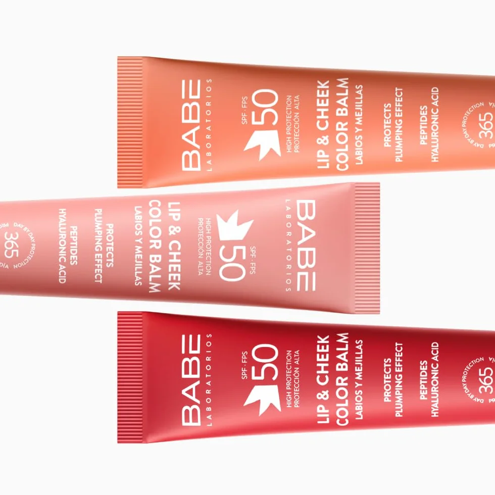 Laboratorios Babé - LIP & CHEEK SPF 50 ROSA - Balsamo fotoprotettivo in tono rosa | Alta protezione solare SPF 50 | Idratazione e effetto volume naturale | Per labbra e guance