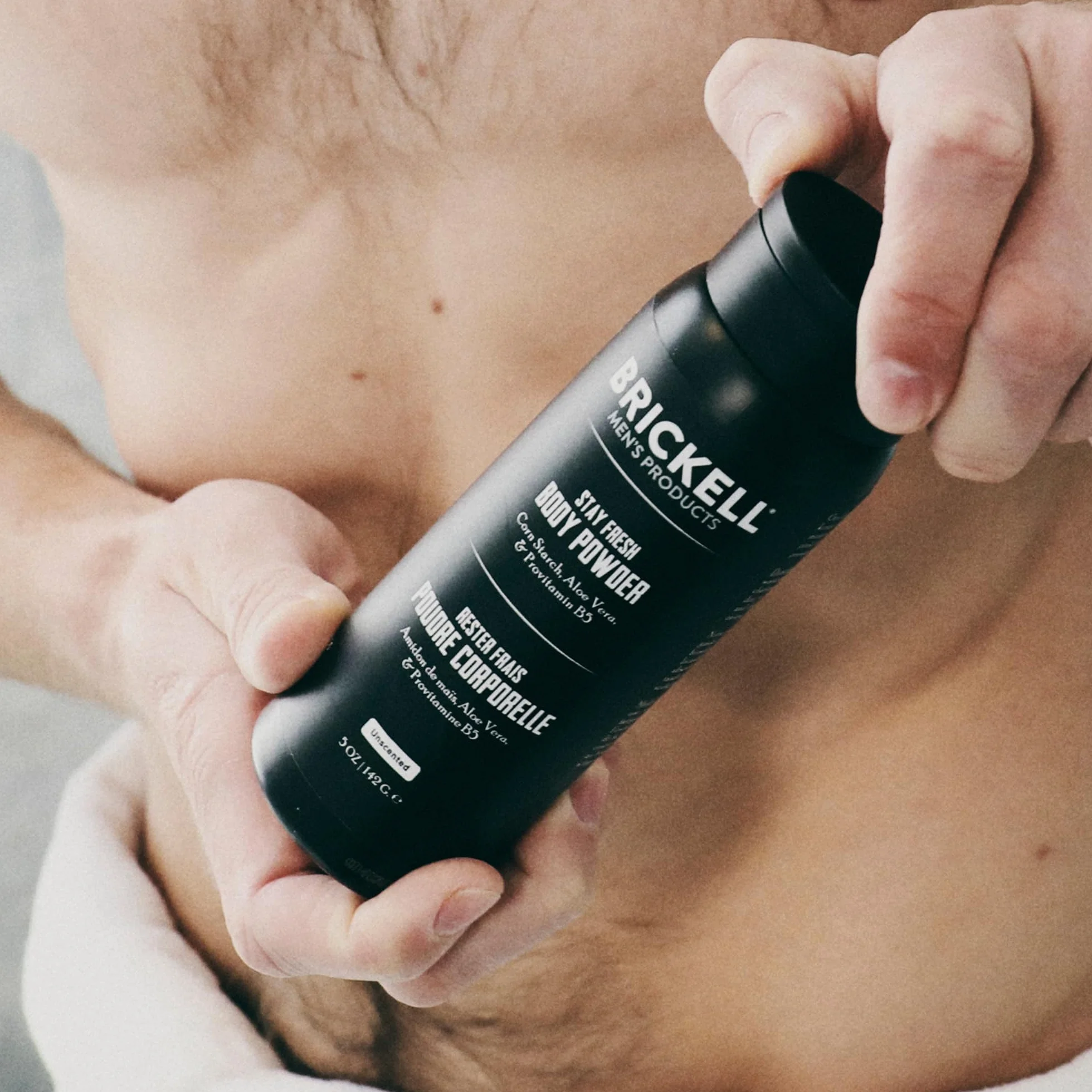 Brickell Men's Mantieni la Polvere per il Corpo Fresca per Uomo, Naturale e Biologica, senza Talco, Assorbe il Sudore, Mantiene la Pelle Asciutta (Profumato, 142 g)