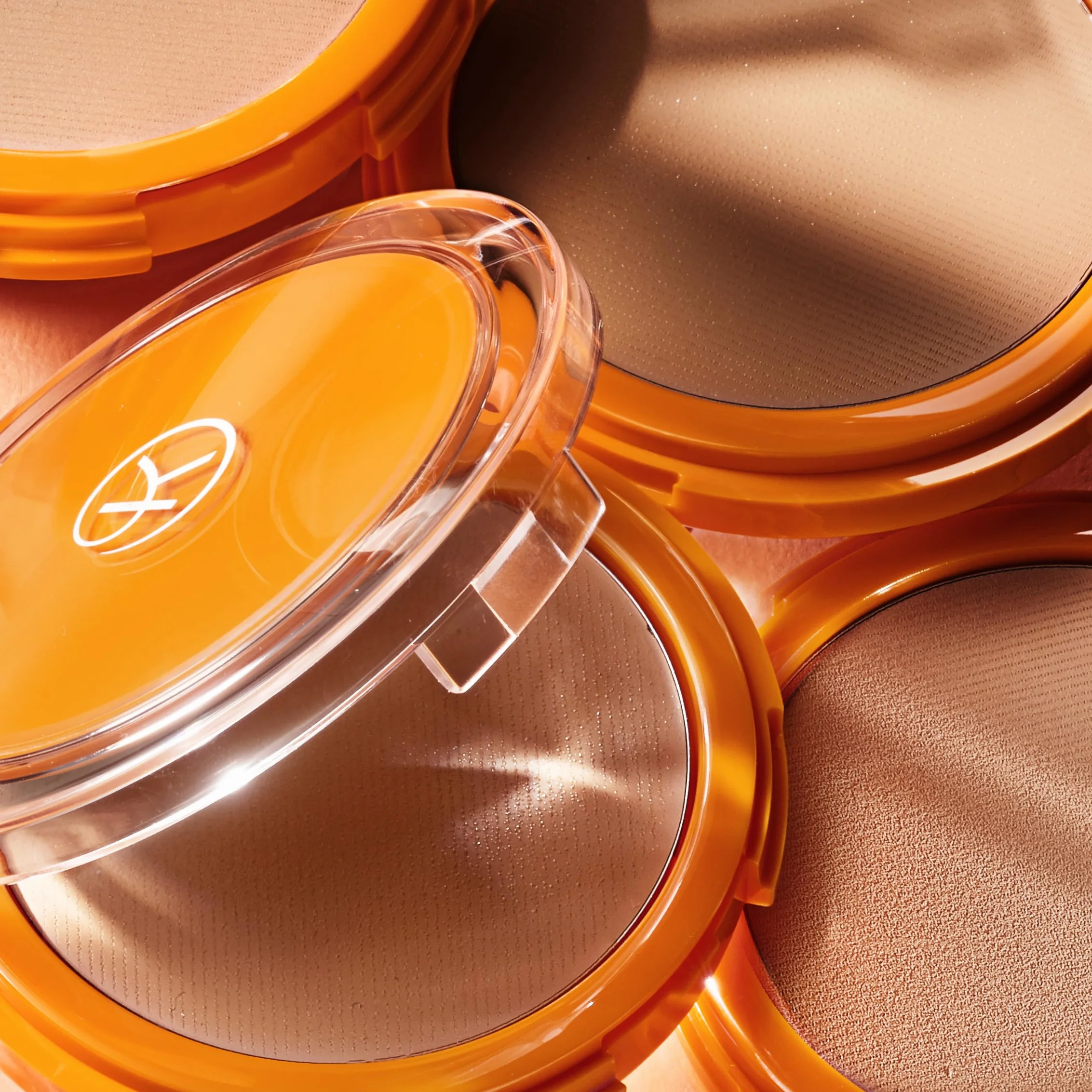 Korff Sun Secret, Fondotinta Compatto Solare SPF 50+ Uniformante e Protettivo con DNA-Safe Complex. Tonalità 01 Amber, 6 ml