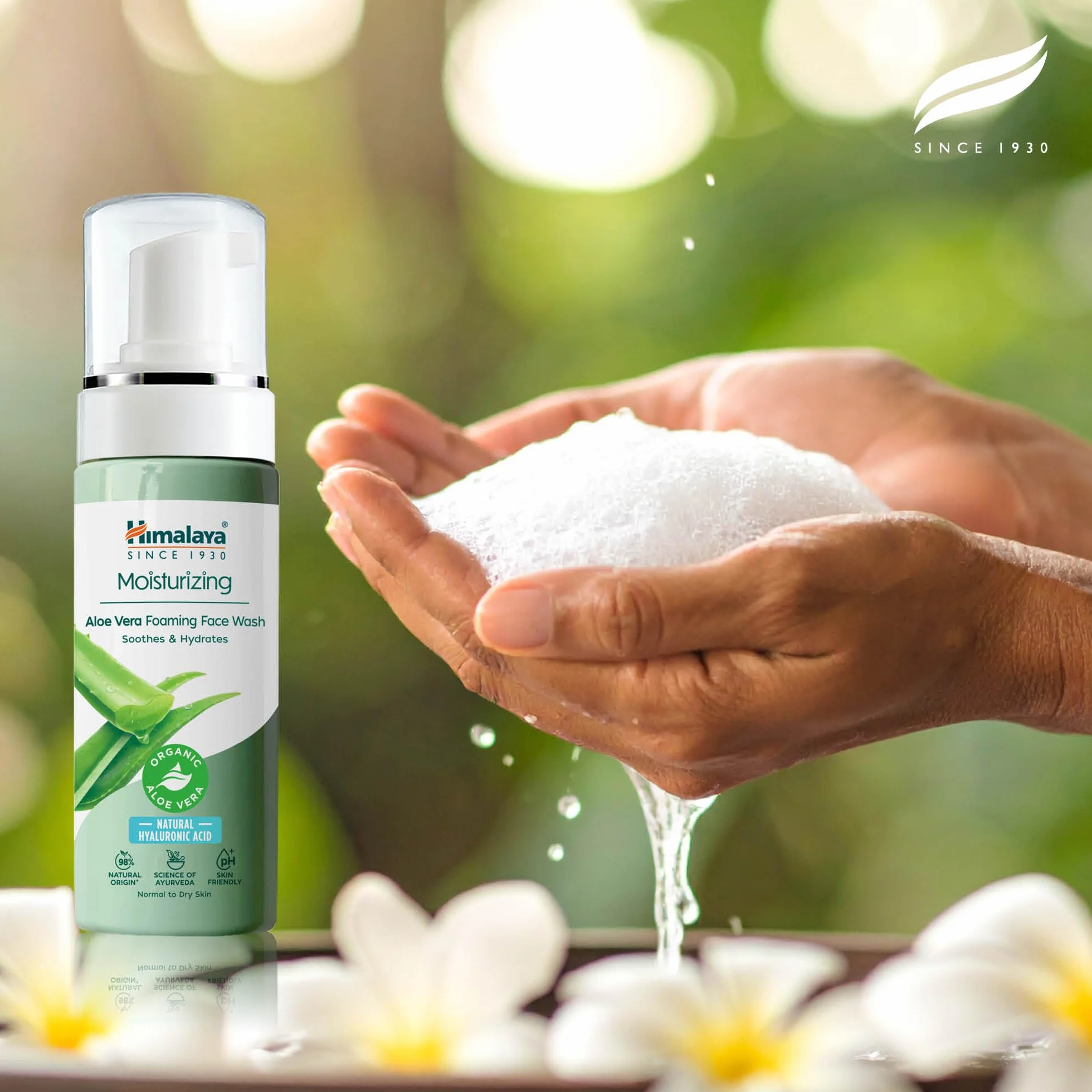 Himalaya Detergente Schiumogeno Idratante con Aloe Vera Biologica e Acido Ialuronico Naturale, per pelle secca e spenta, 98% ingredienti di origine naturale, dermatologicamente testato, 150 ml