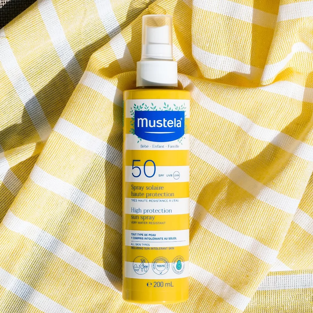 Mustela Spray Latte Solare Spf 50, Viso, Corpo, Con Avocado e Vitamina E, Neonati, Bambini, Tutta la Famiglia, Adatto in Gravidanza - Protezione Molto Alta dai Raggi UVB e UVA (200ml)
