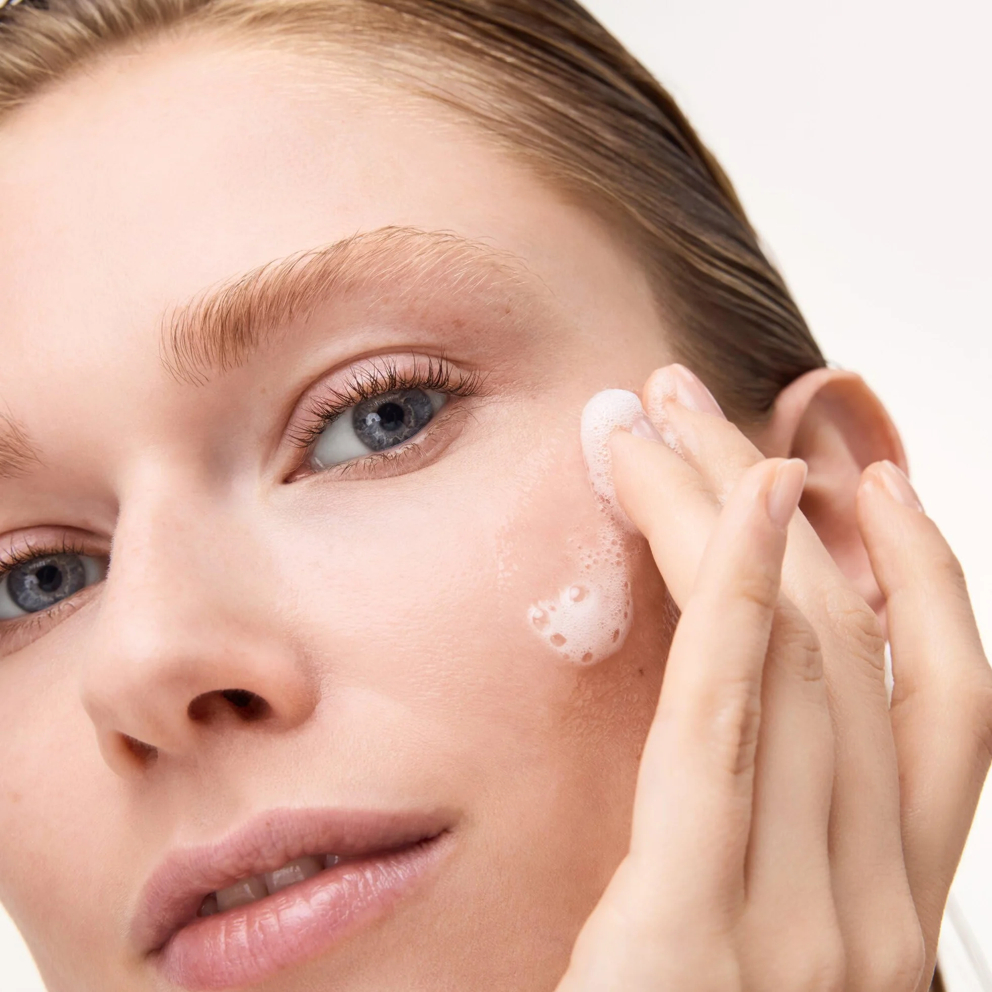 Catrice Soft Glam Foam Primer Viso, idratante, curativo, per occhi/pelle delicati, luminosa, rugiadosa (32.5ml)