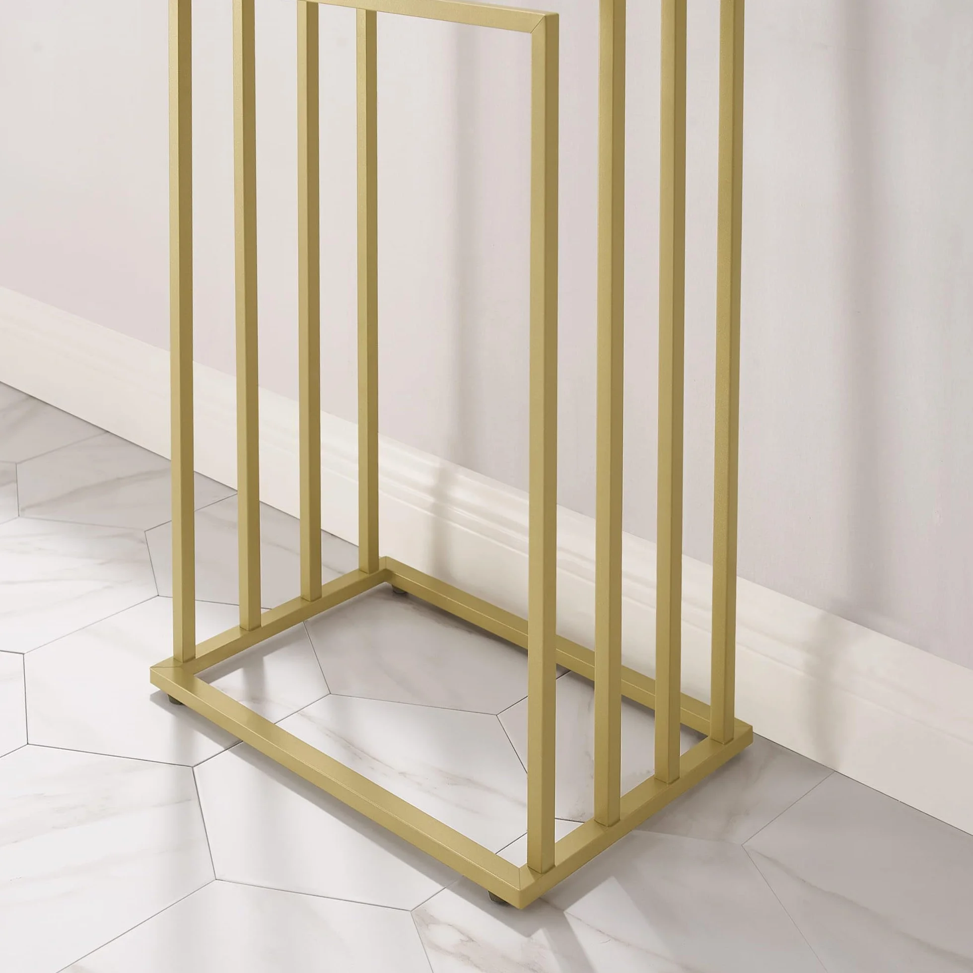 Porta asciugamani oro opaco 4 livelli in metallo per bagno e SPA