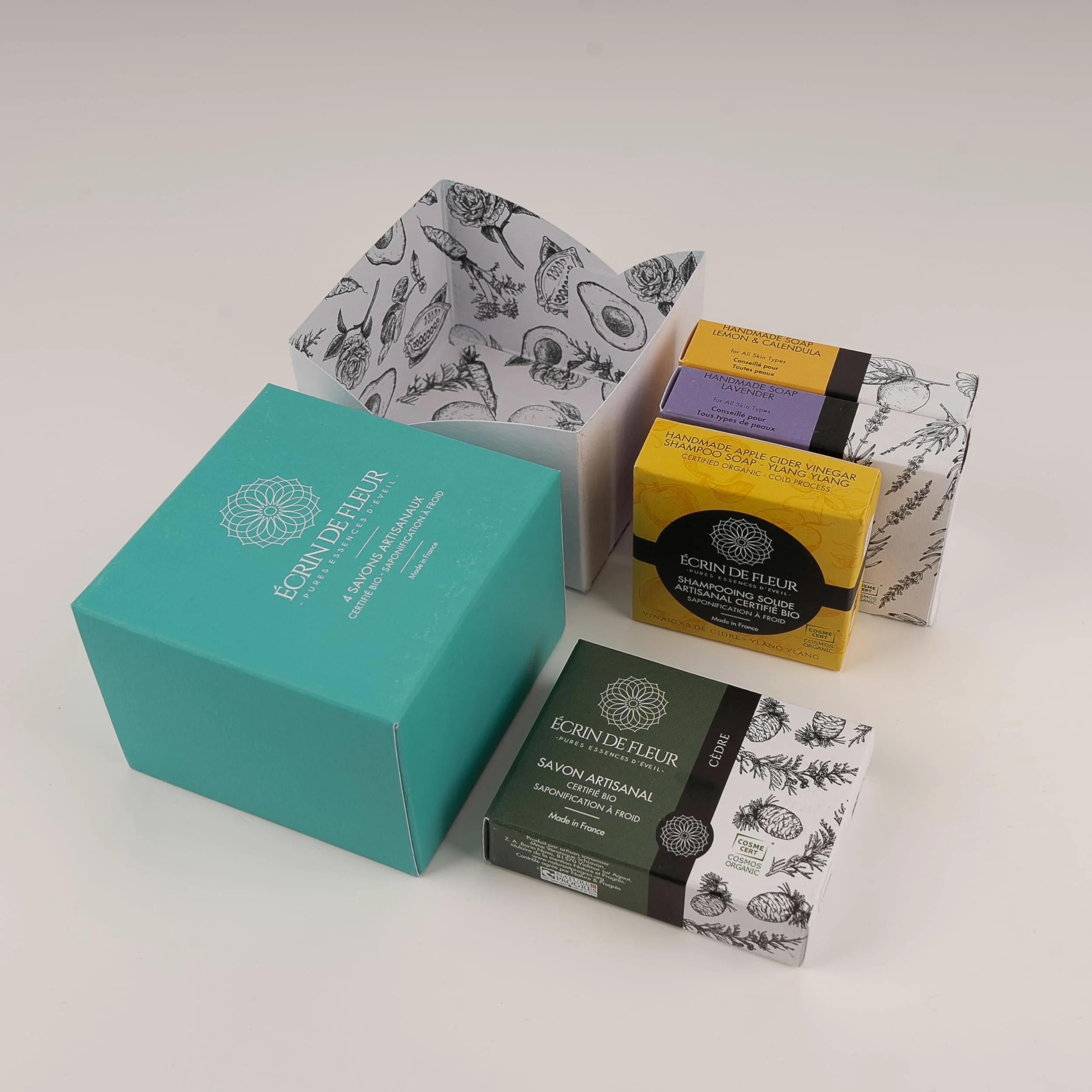 Cofanetto Regalo Biologico con Saponi e Shampoo Solido, Fatto a Mano in Francia, Cosmesi Artigianale Processo a Freddo, Certificato COSMOS & Nature et Progrès, Collezione 4 Pezzi