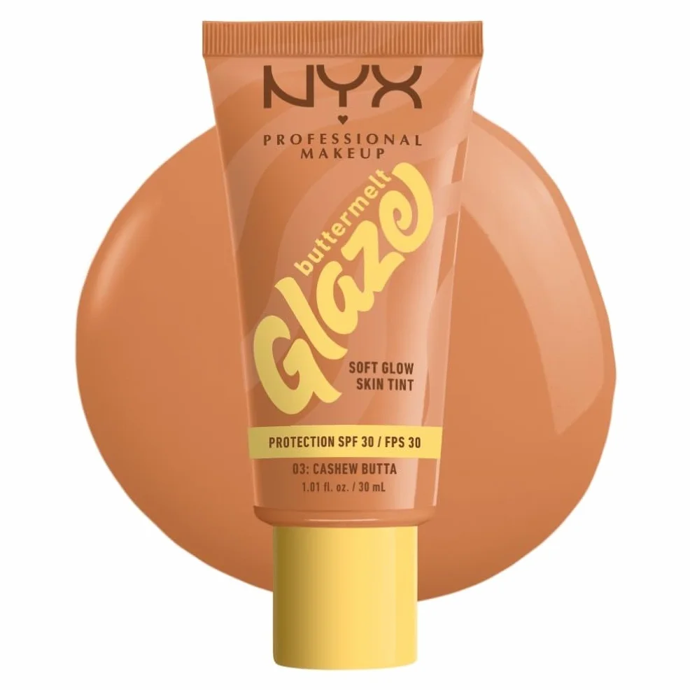 NYX Professional Makeup Fondotinta Illuminante, Per Tutti i Tipi di Pelle, Incarnato Uniforme e Luminoso, Effetto Naturale e Tenuta fino a 12H, Con SPF 30, Buttermelt Glaze, Tonalità: 03 Cashew Butta