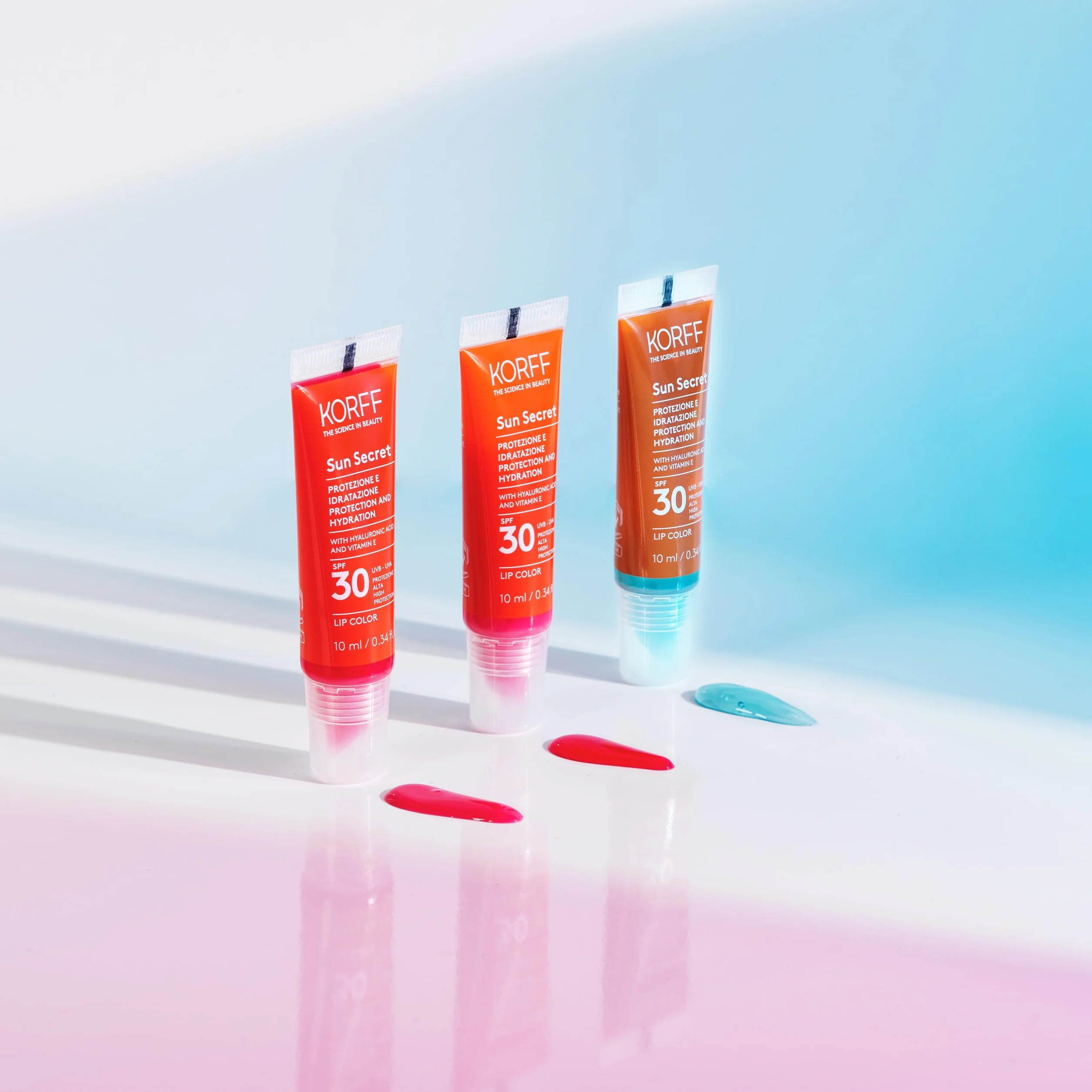 Korff Sun Secret Lip Color SPF30, Protezione Solare Labbra, Effetto Lucido, Acido Ialuronico, Vitamina E e Burro di Karitè, 03 Cherry Red,10 ml