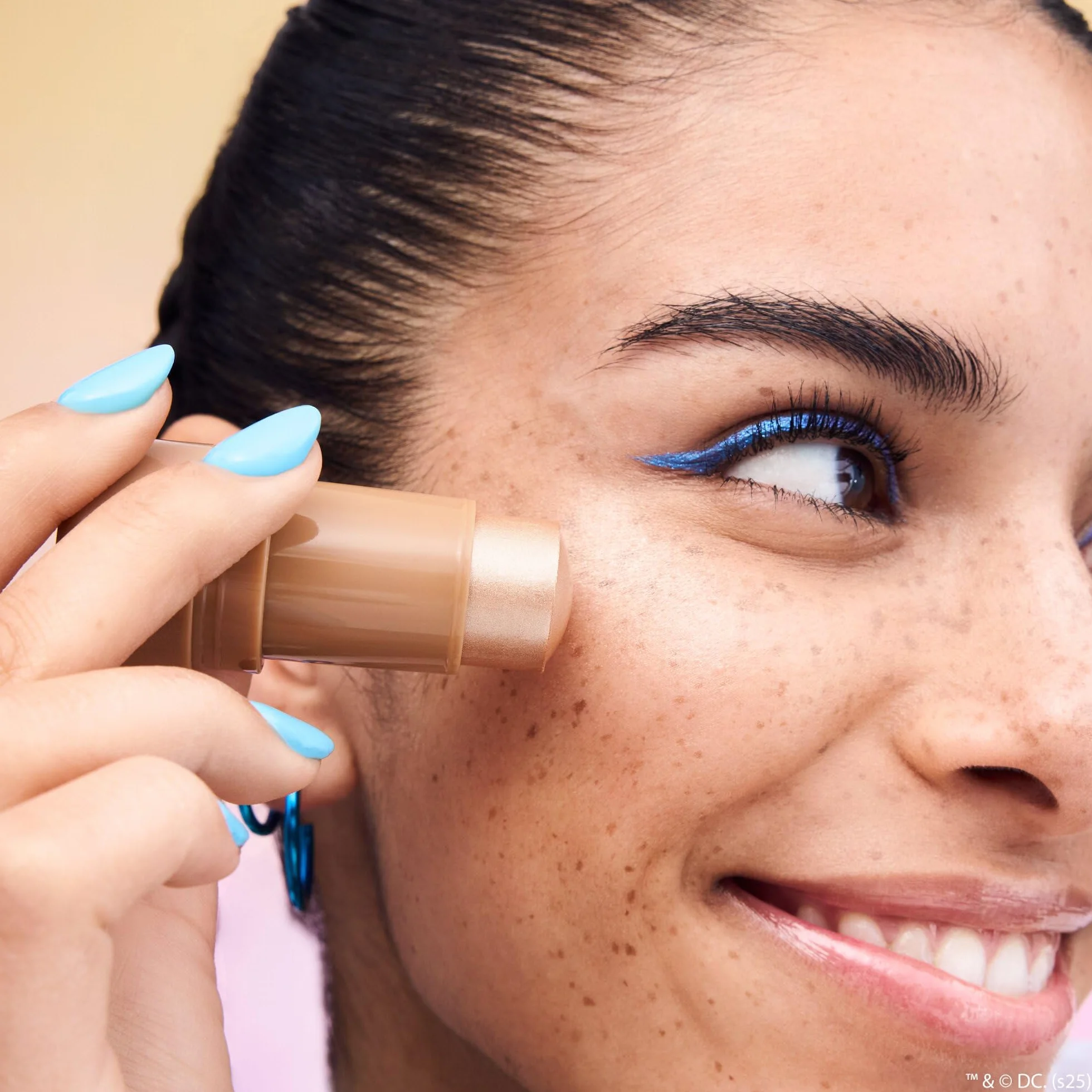essence Superman stick illuminante in gel, rinfrescante, luminosa, rugiadosa, brillante (9.5g)