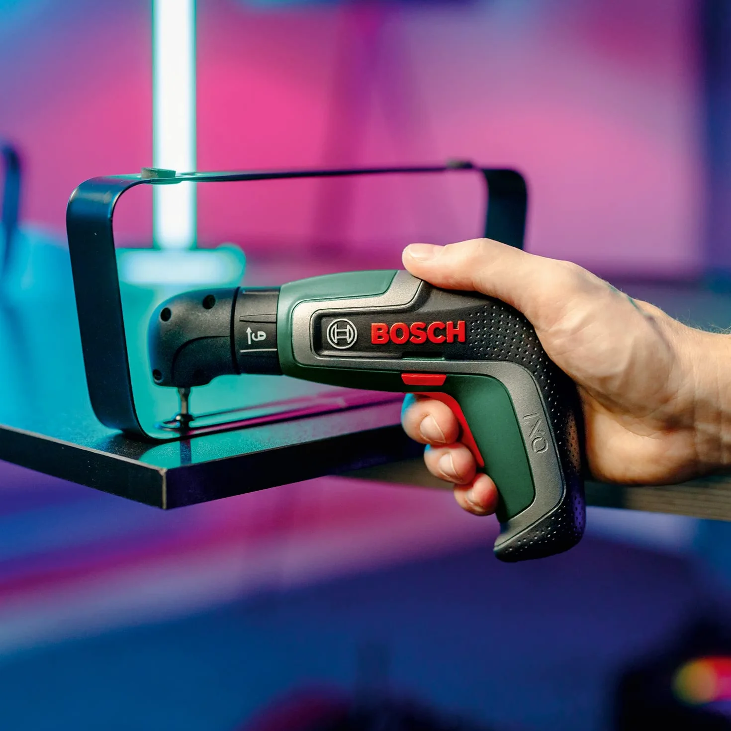 Bosch Cacciavite a batteria compatto IXO set 7a generazione 3,6 V 2.0 Ah 5,5 Nm con attacco testa ad angolo